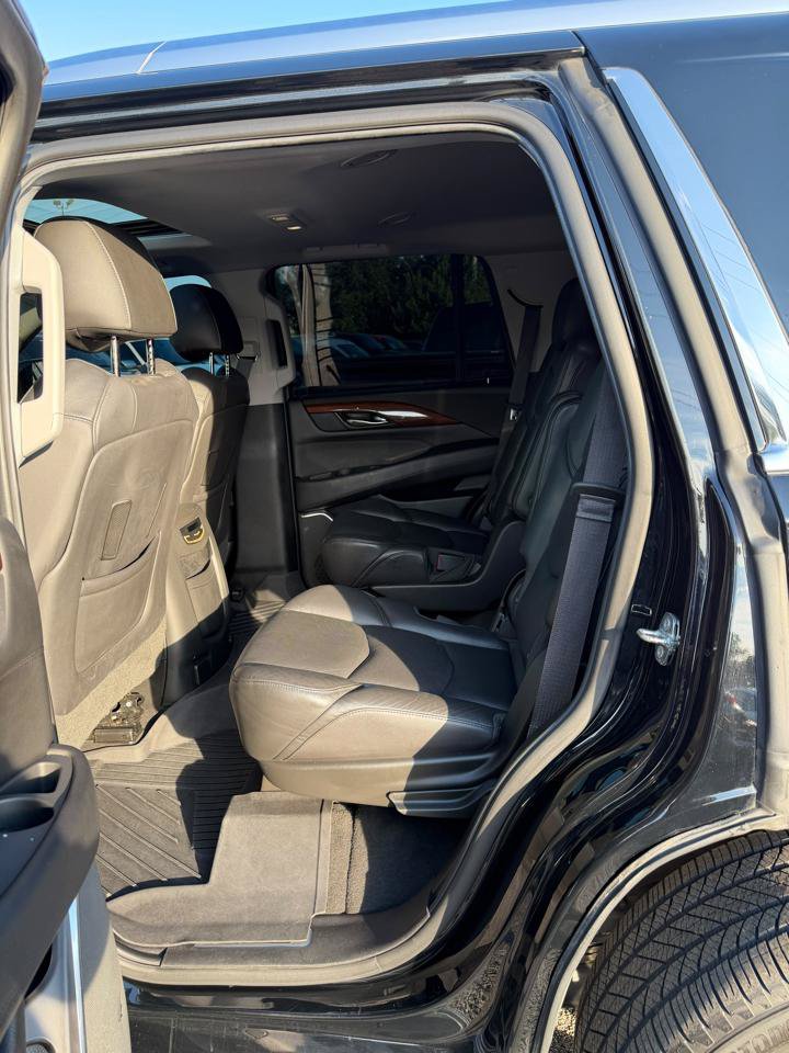 Used 2019 Cadillac Escalade Luxury AWD/4WD image 19