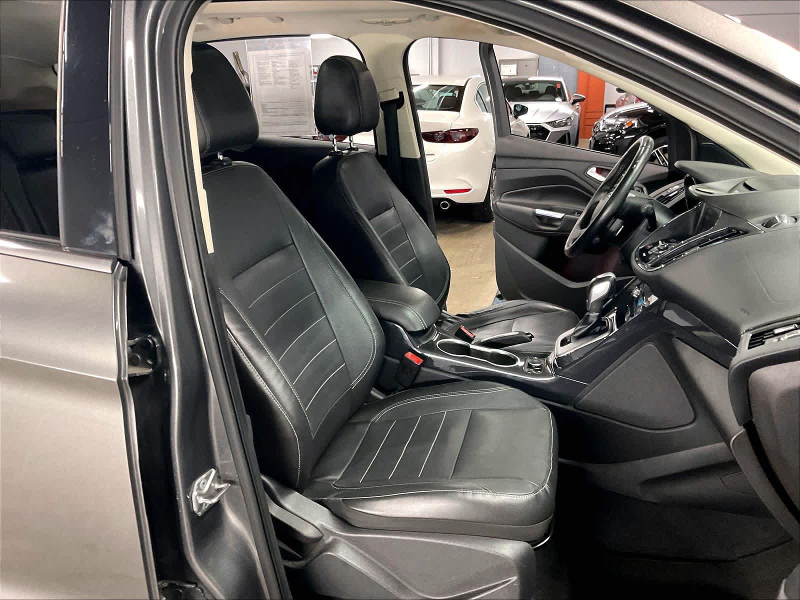 Used 2014 Ford Escape Titanium w/ Equipment Group 401A FWD image 10