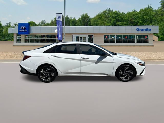 Used 2025 Hyundai Elantra SEL FWD image 5