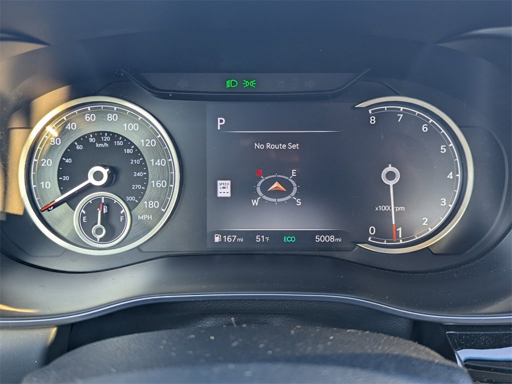 Used 2025 Genesis G70 2.5T image 23