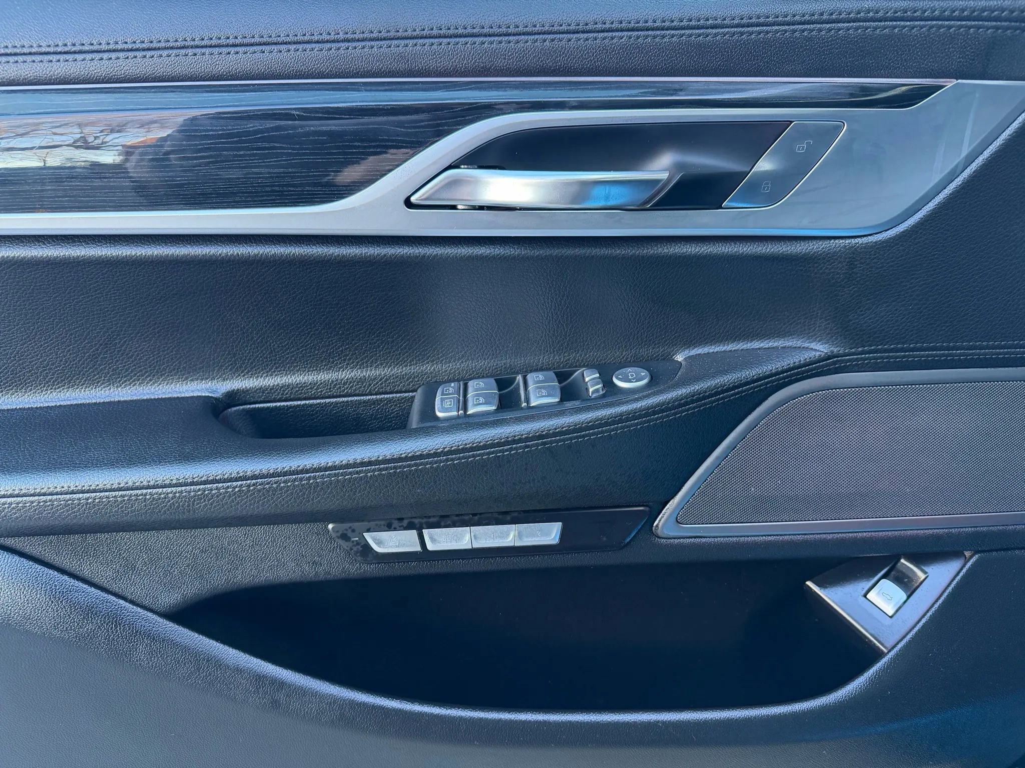 Used 2018 BMW 740i xDrive image 9