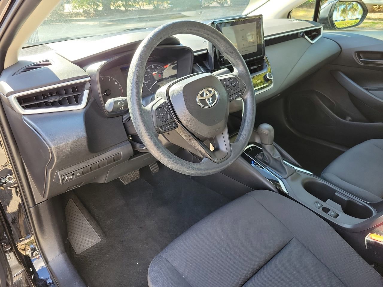 Used 2025 Toyota Corolla LE image 15