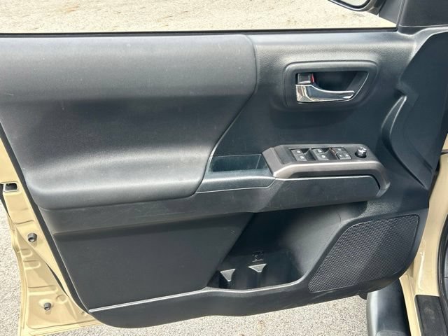 Used 2018 Toyota Tacoma TRD Off-Road w/ Technology Package AWD/4WD image 24
