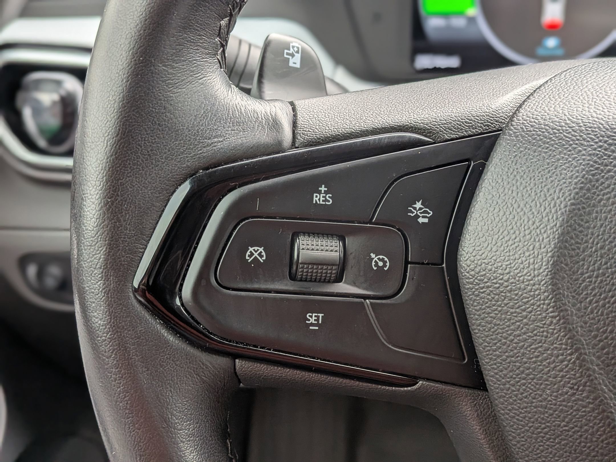 Used 2022 Chevrolet Bolt EUV Premier image 21