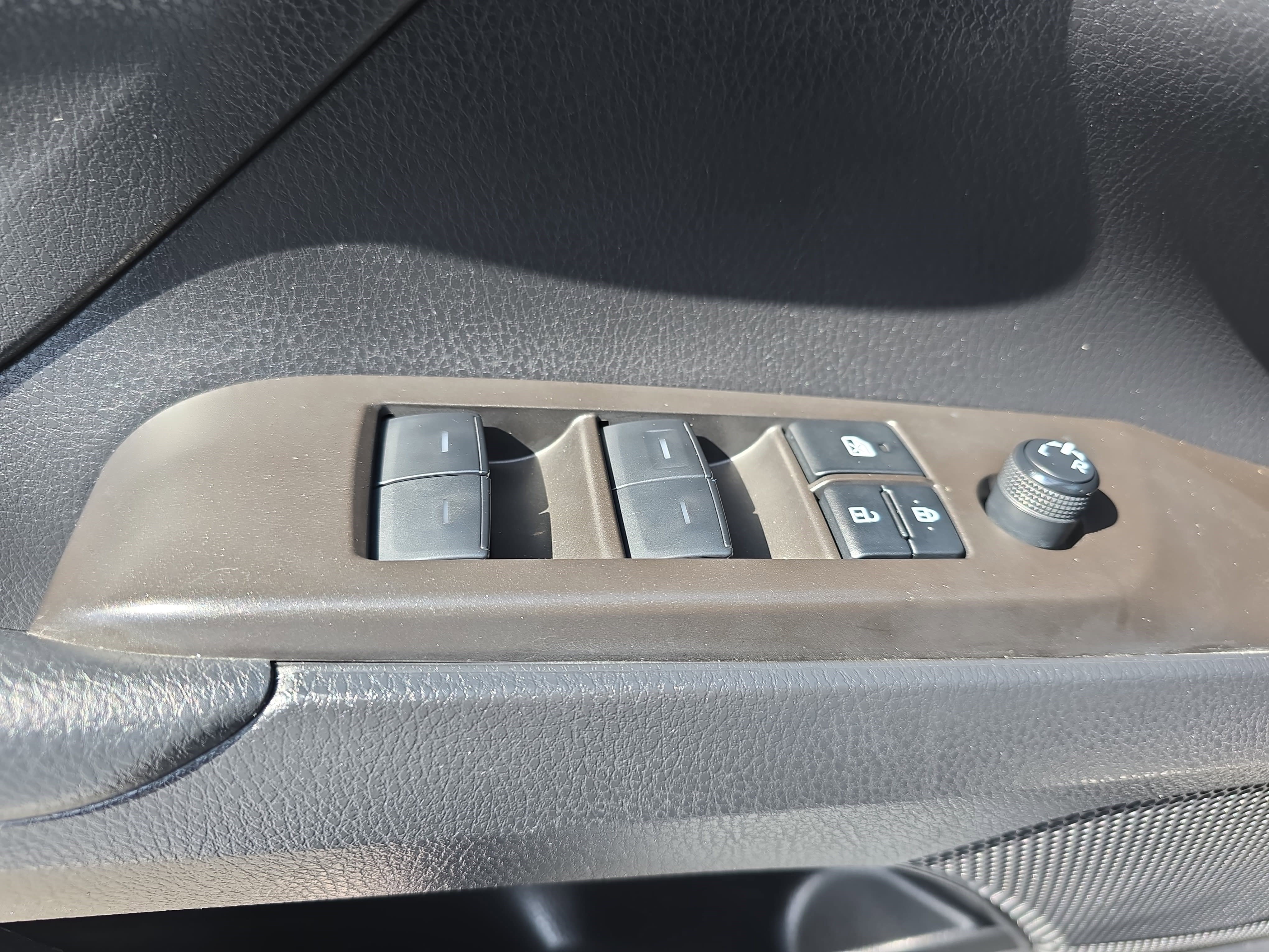 Used 2023 Toyota Camry SE FWD image 25
