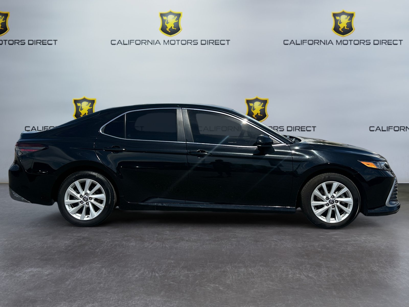 Used 2022 Toyota Camry LE FWD image 6