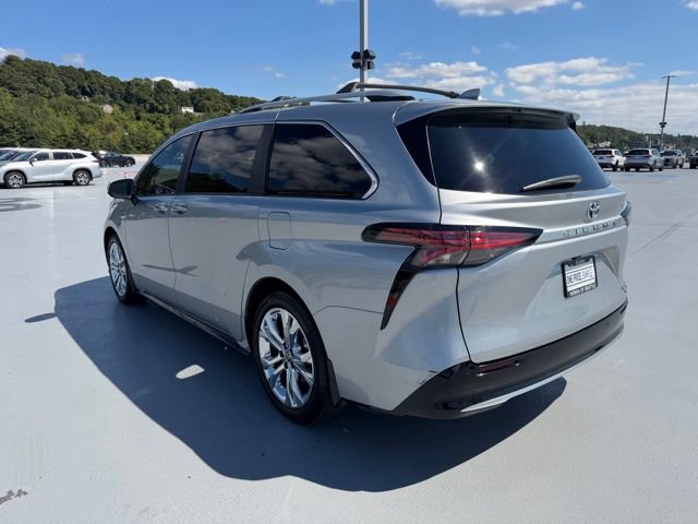 Used 2024 Toyota Sienna Platinum FWD image 5