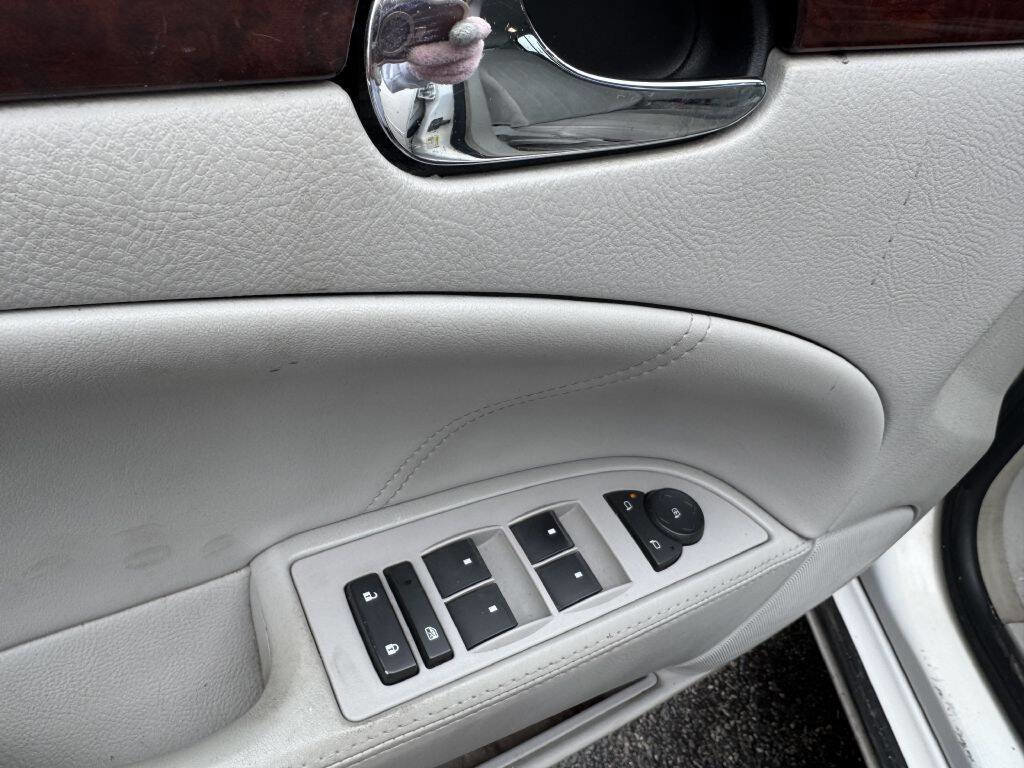Used 2008 Buick Lucerne CX image 7