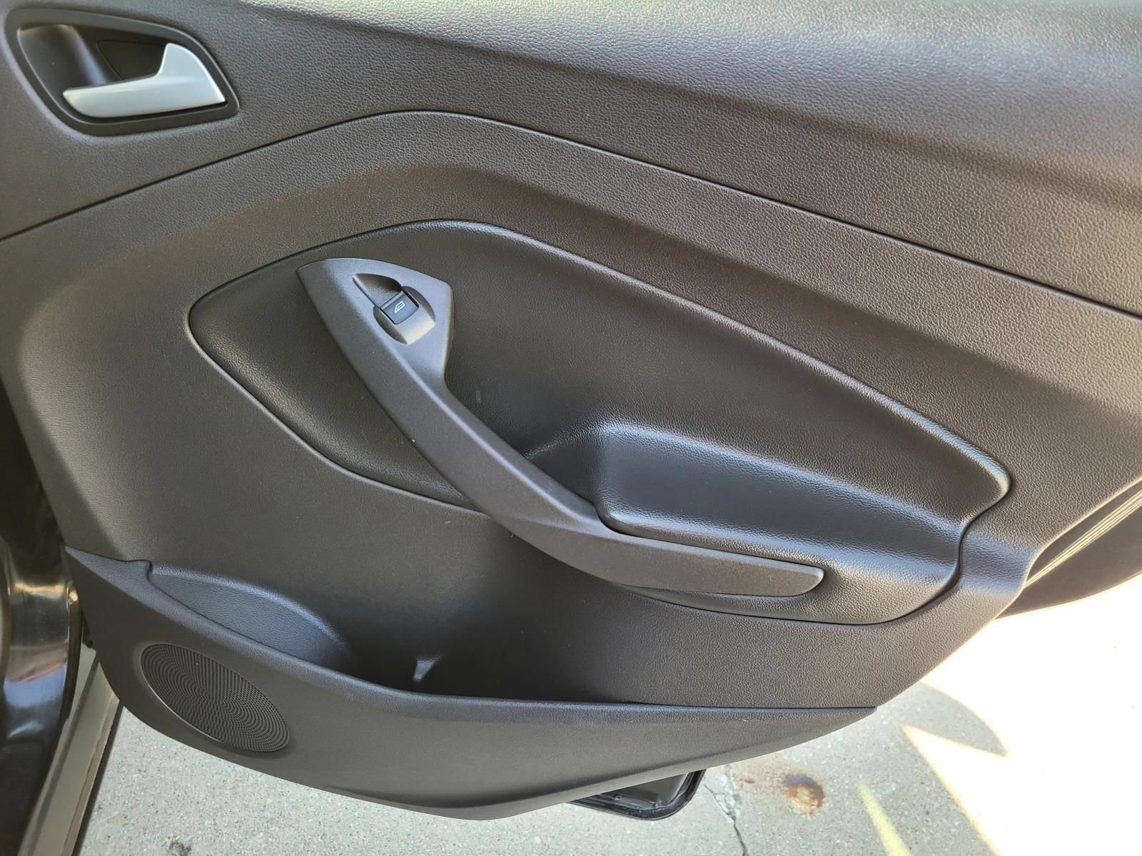 Used 2015 Ford Escape SE FWD image 12