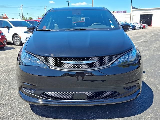 New 2026 Chrysler Voyager LX FWD image 2