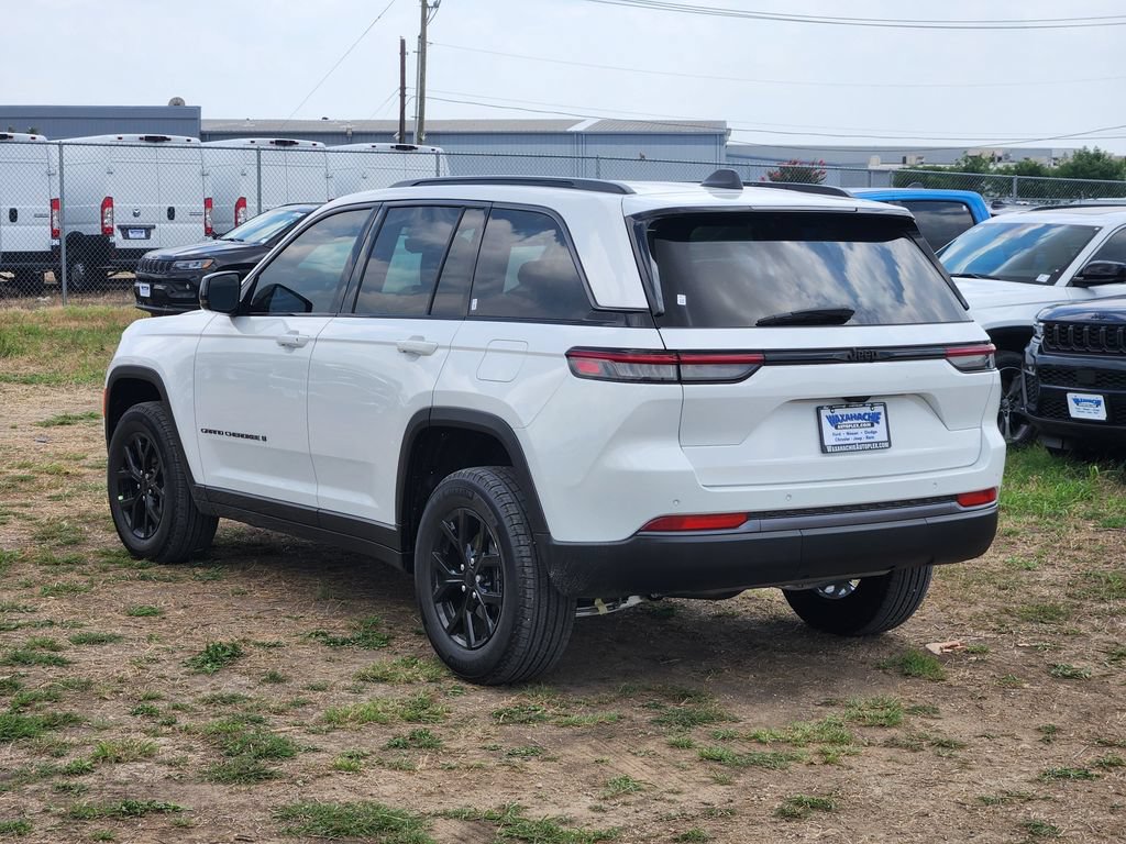 New 2026 Jeep Grand Cherokee Altitude RWD image 3