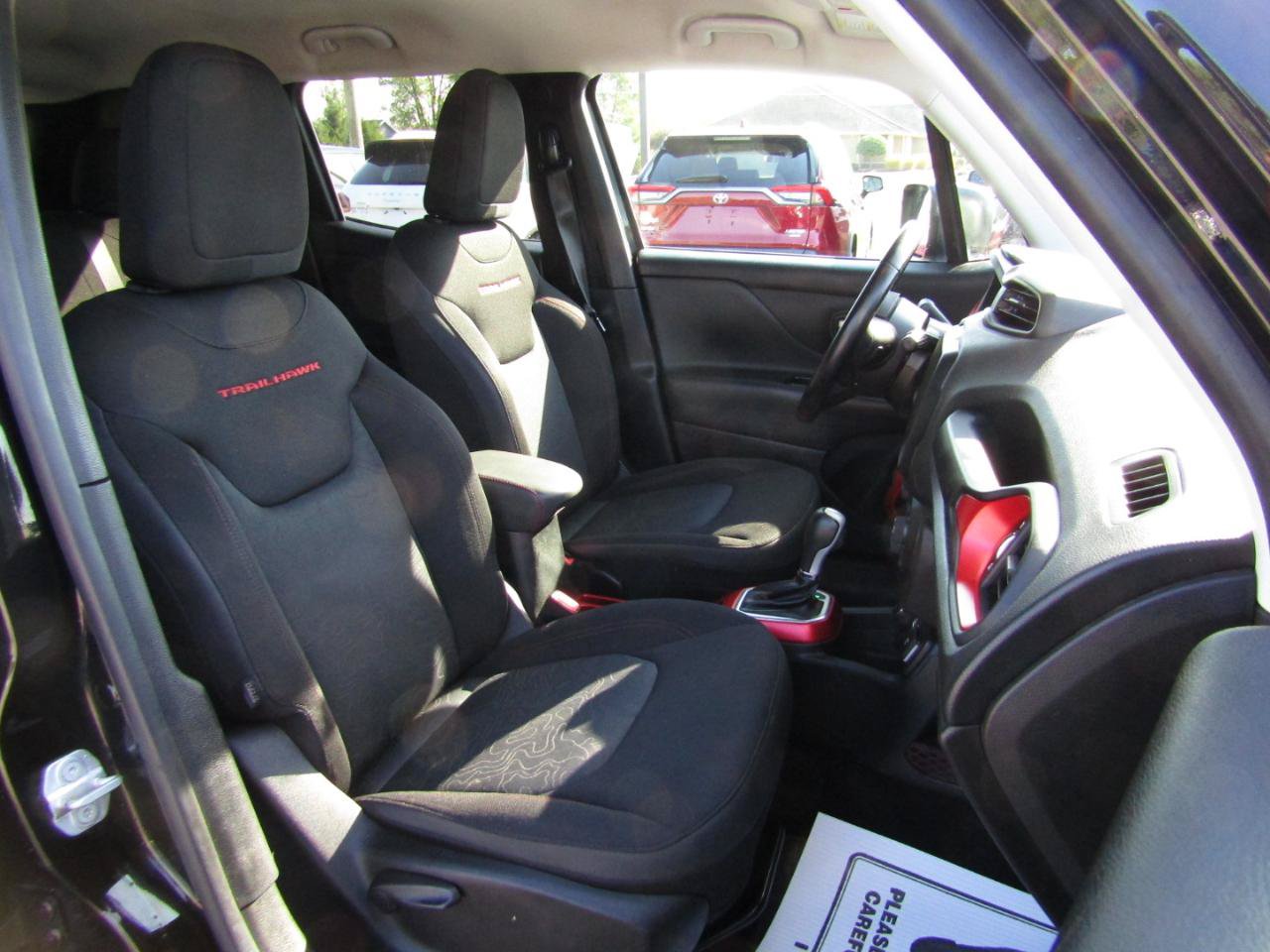 Used 2018 Jeep Renegade Trailhawk w/ UConnect 8.4 Nav Group AWD/4WD image 27