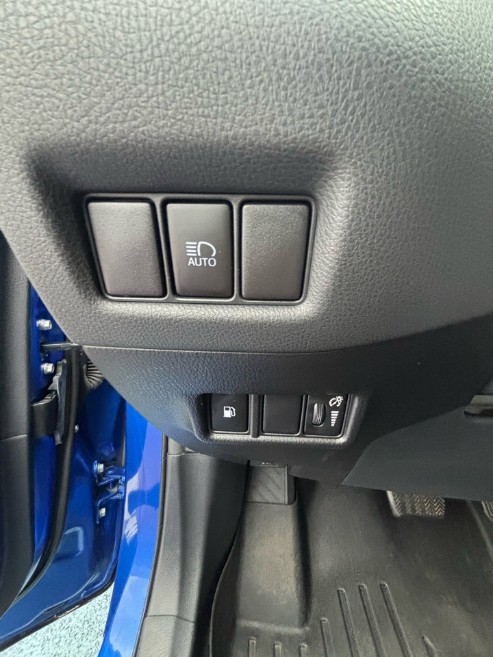 Used 2019 Toyota C-HR LE image 12