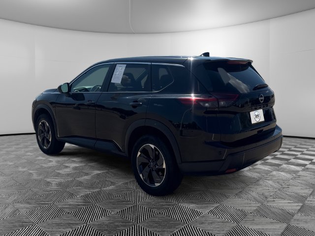 Used 2024 Nissan Rogue SV FWD image 3