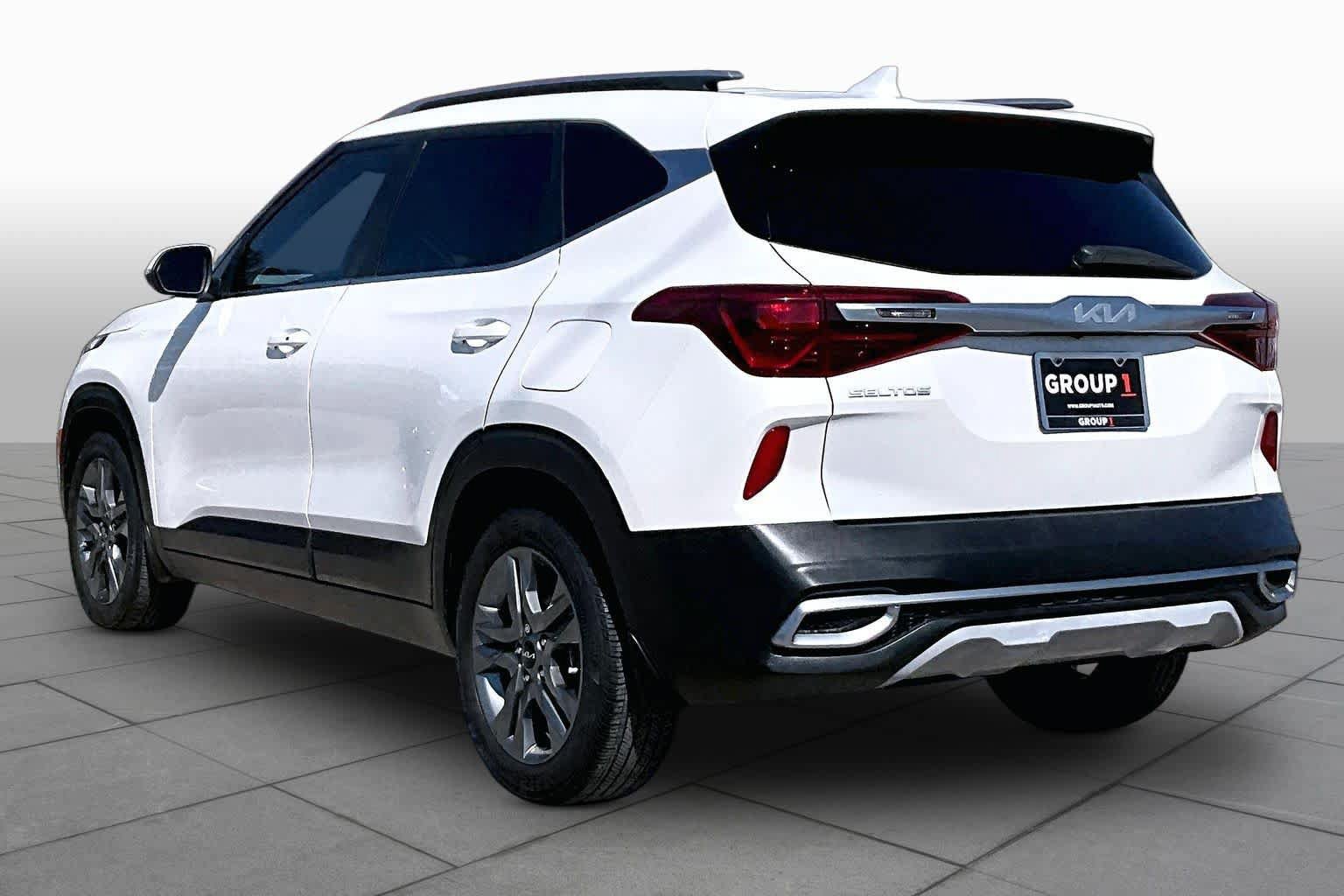 Used 2023 Kia Seltos S w/ Navigation Package FWD image 12