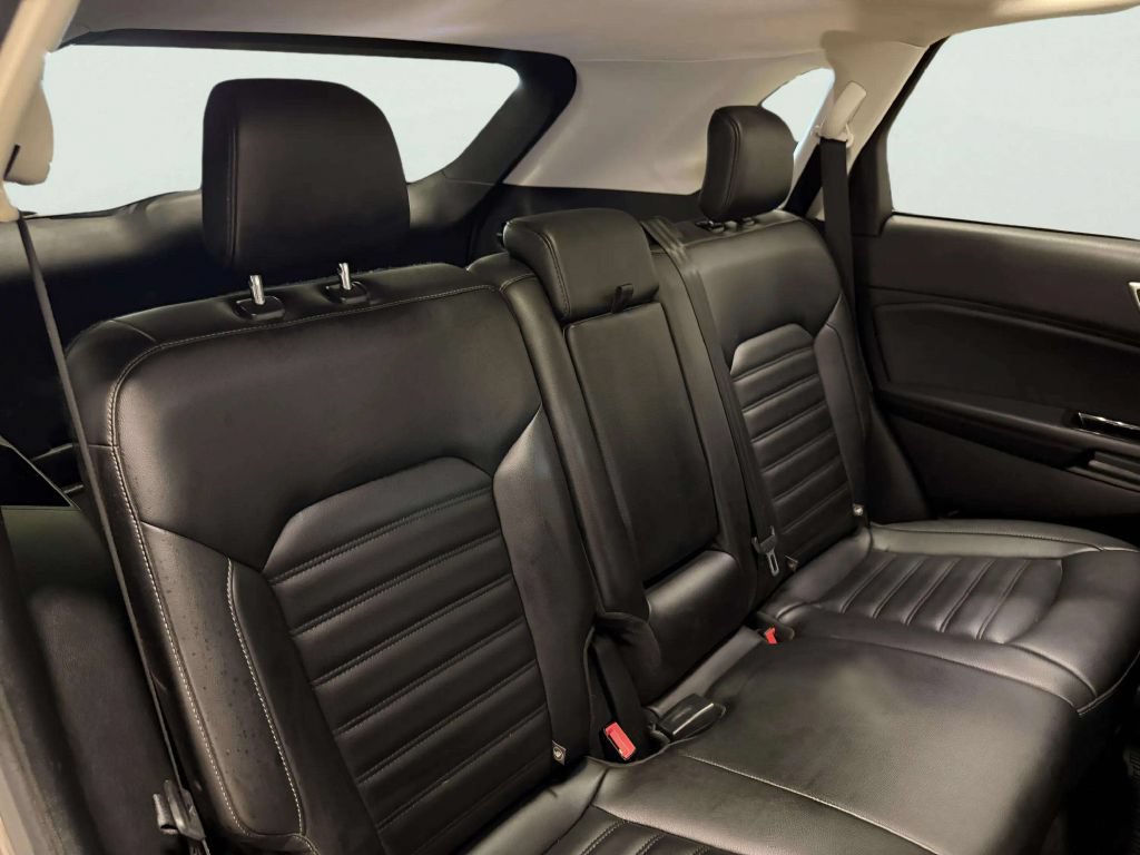 Used 2019 Ford Edge SEL w/ Equipment Group 201A AWD/4WD image 24
