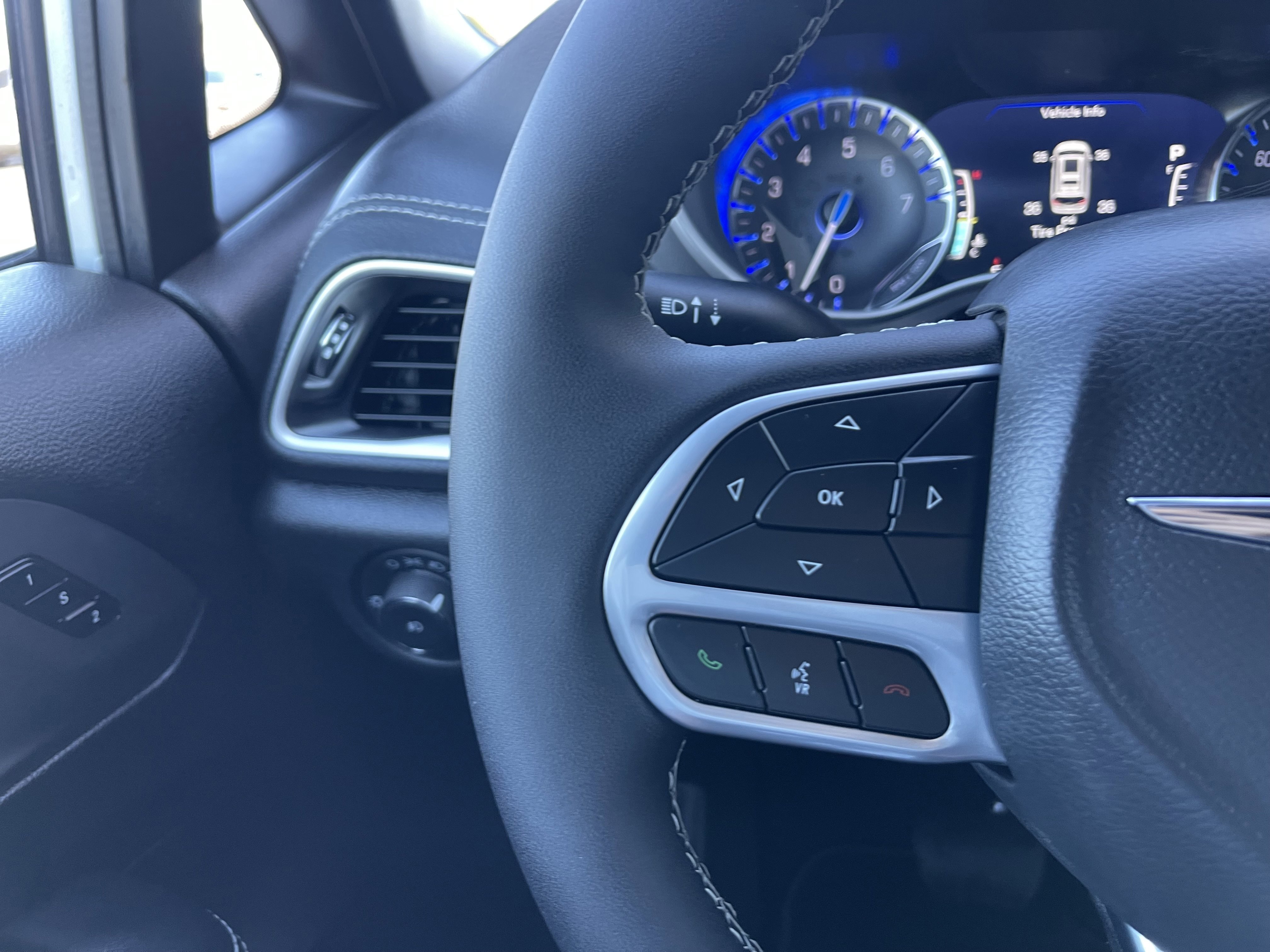 New 2026 Chrysler Pacifica Select FWD image 44