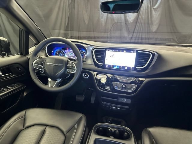 Used 2026 Chrysler Pacifica Select FWD image 20