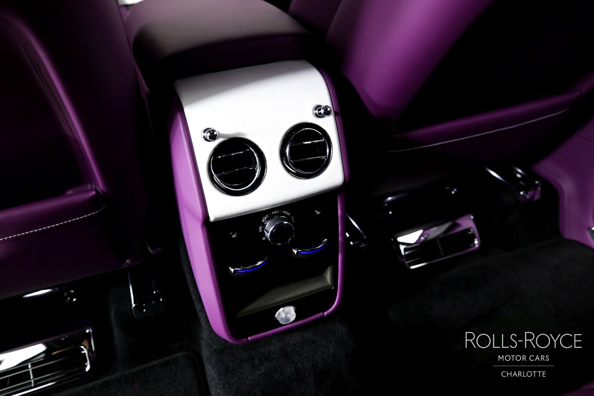 Used 2024 Rolls-Royce Cullinan image 17