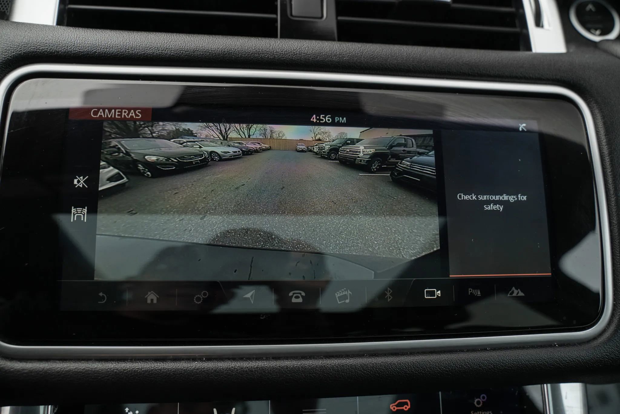 Used 2018 Land Rover Range Rover Sport SE image 25