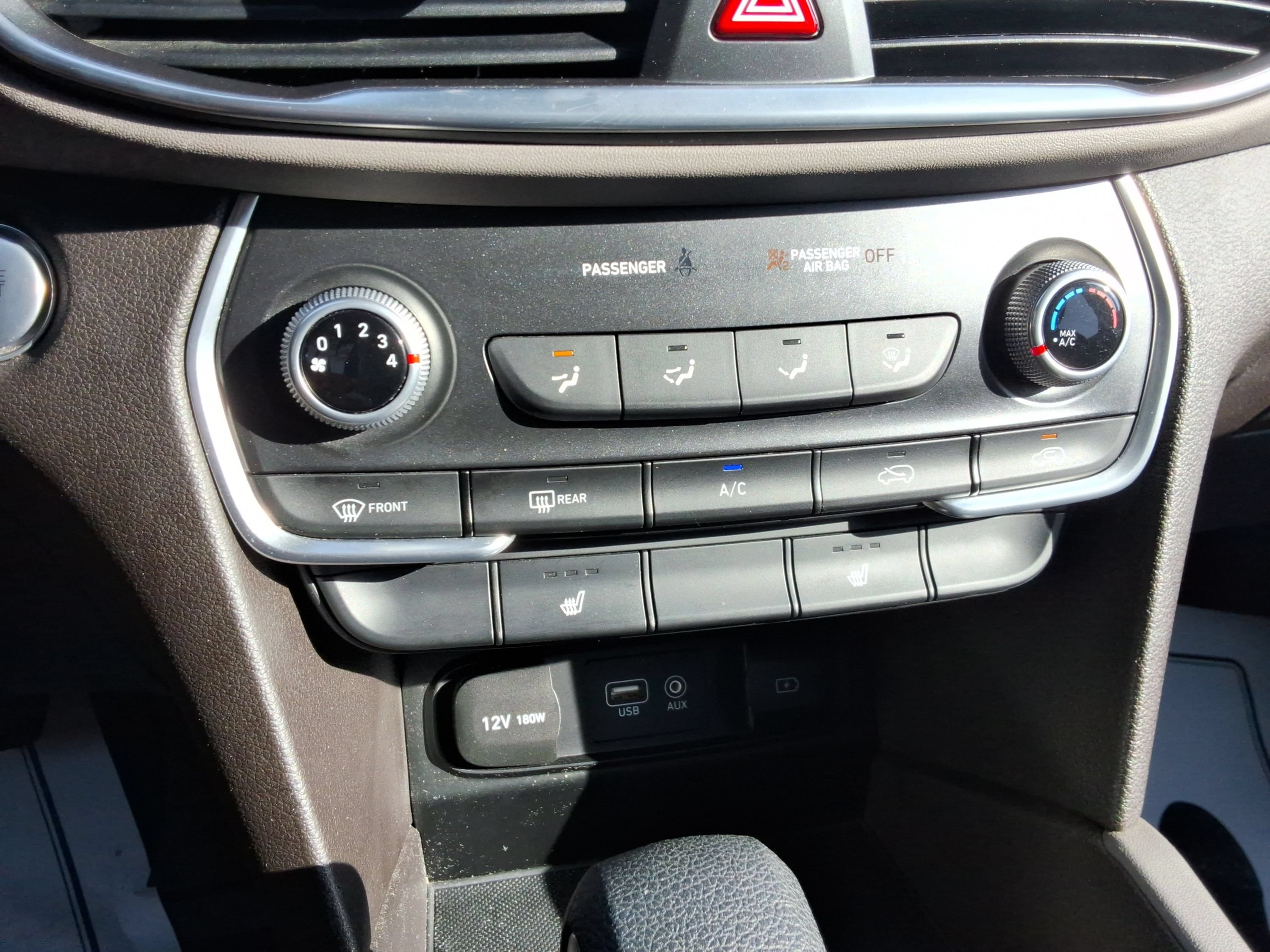 Used 2019 Hyundai Santa Fe SEL AWD/4WD image 17
