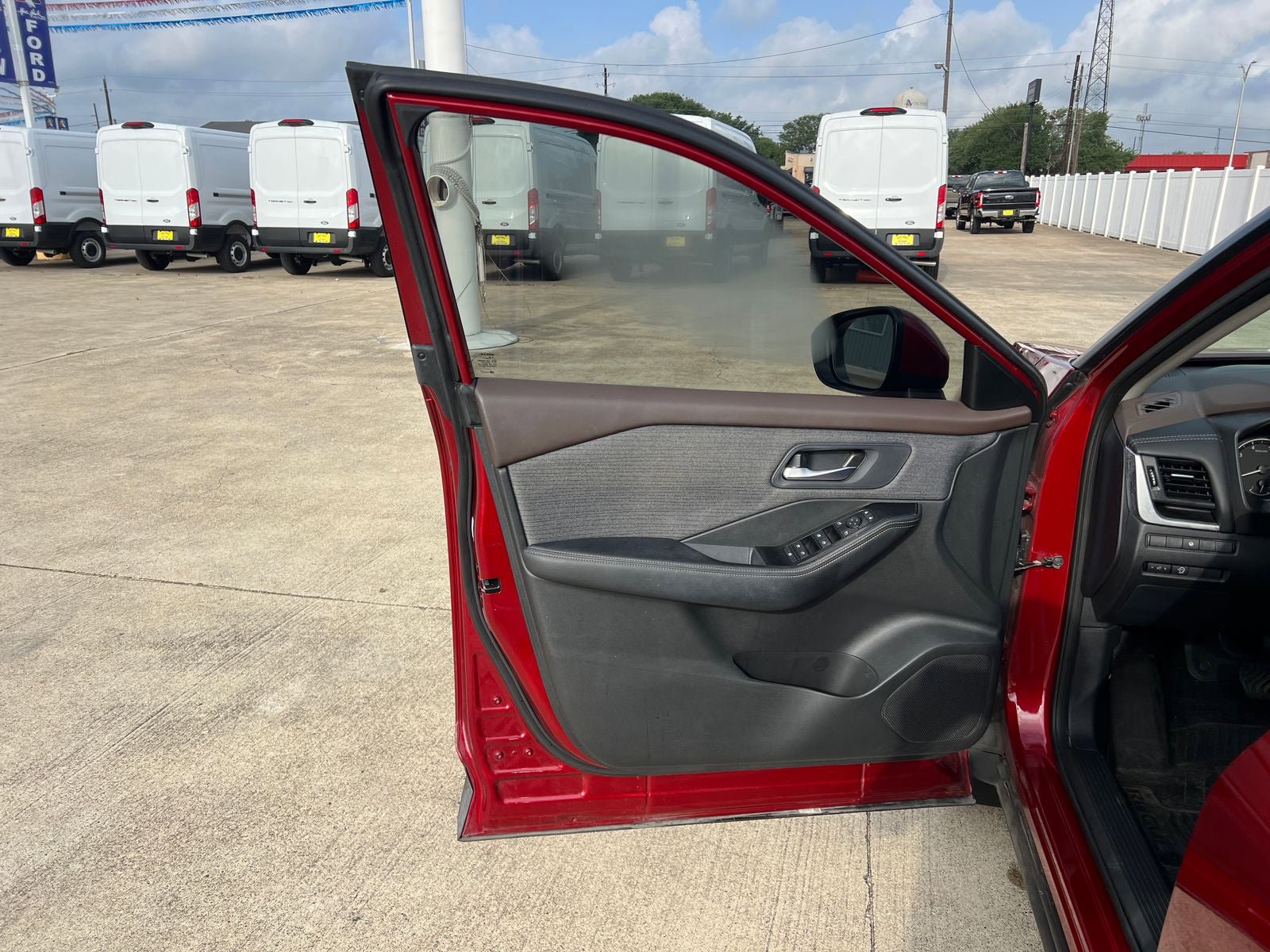 Used 2023 Nissan Rogue SV FWD image 17