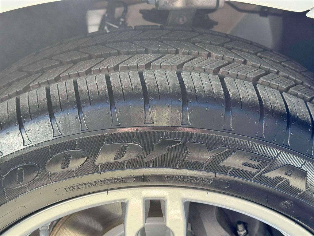 New 2026 Porsche Macan AWD/4WD image 16