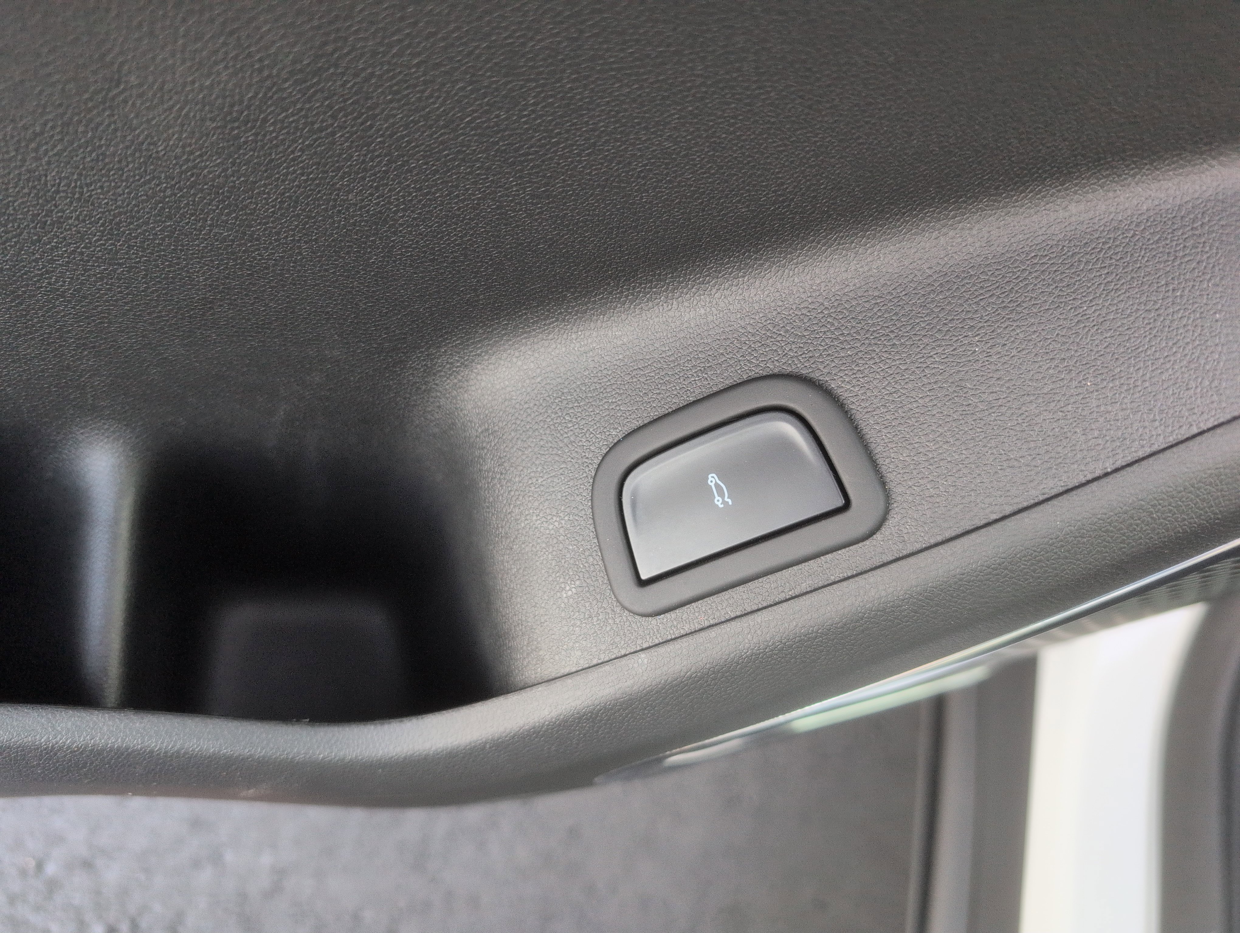 Used 2025 GMC Acadia Elevation image 14