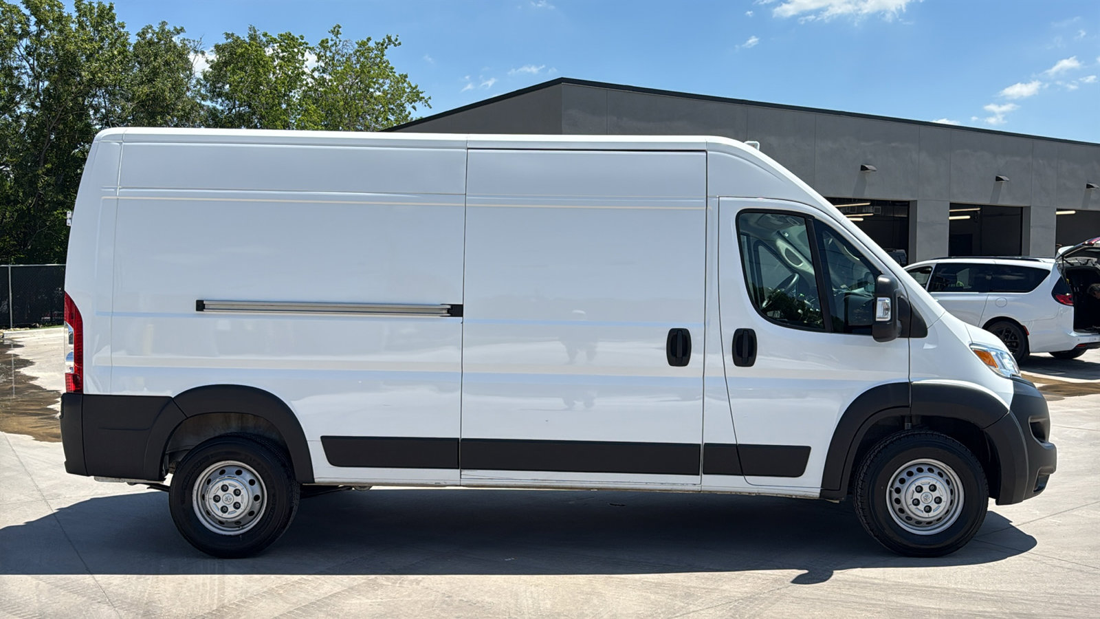 Used 2025 RAM ProMaster 2500 w/ Convenience Group FWD image 6