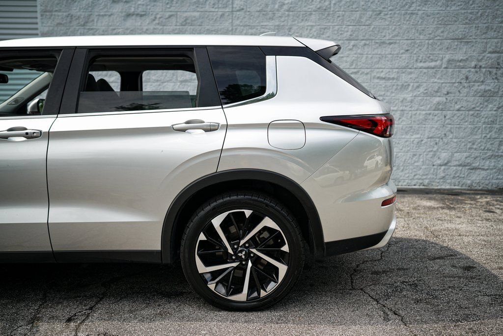 Used 2023 Mitsubishi Outlander LE AWD/4WD image 11