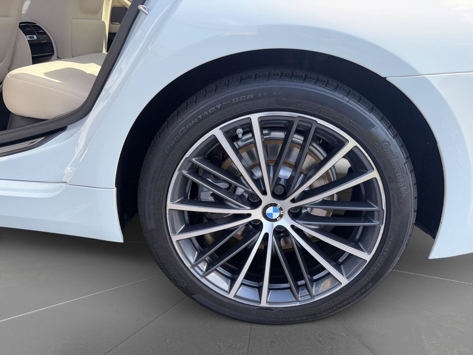 Used 2022 BMW 530i w/ Premium Package RWD image 11