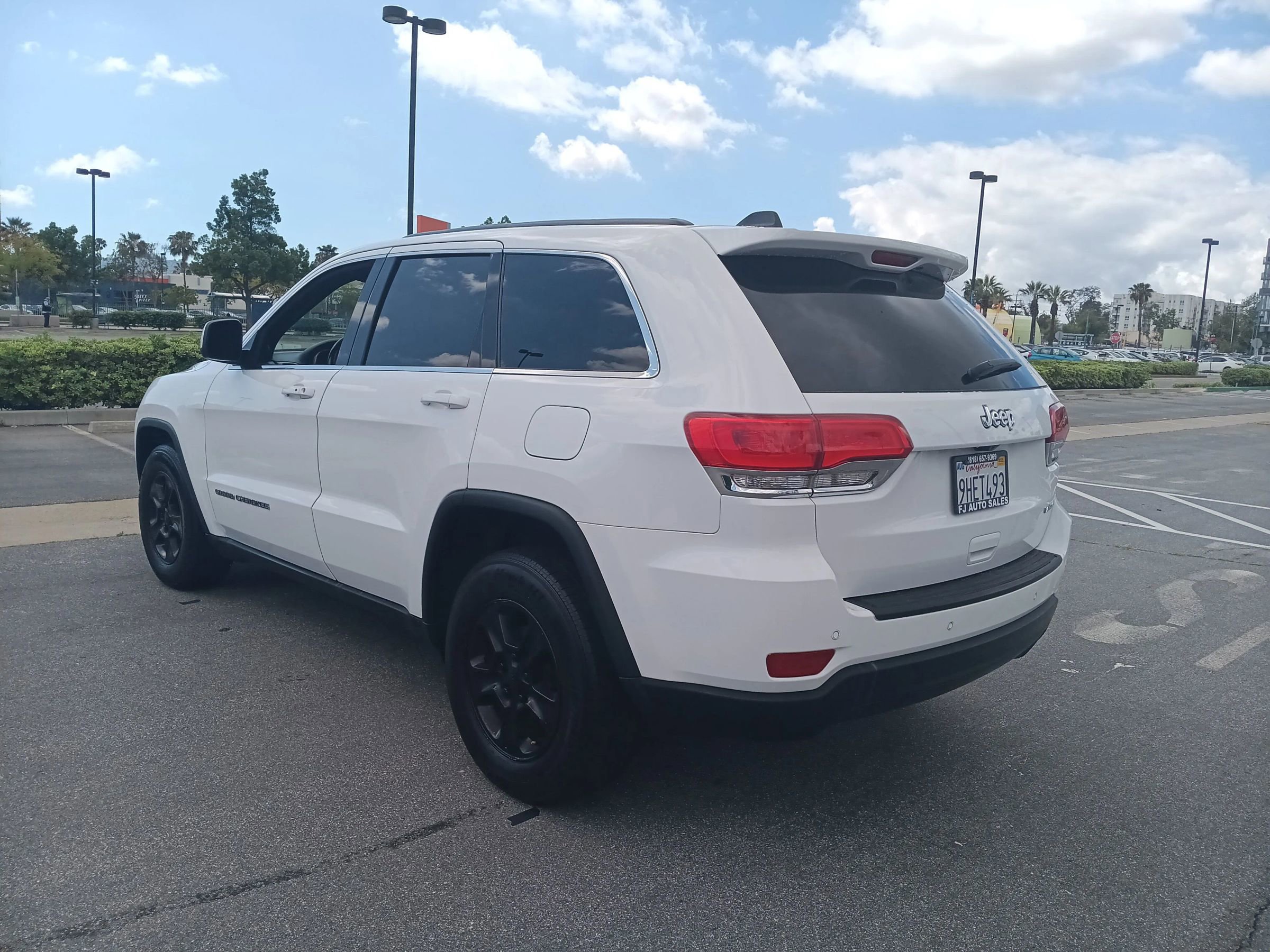 Used 2017 Jeep Grand Cherokee Laredo image 6
