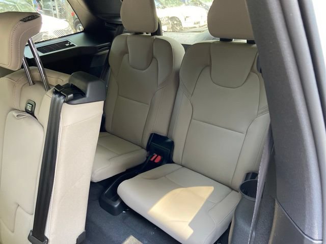 New 2026 Volvo XC90 T8 Plus w/ Protection Package Premier AWD/4WD image 17