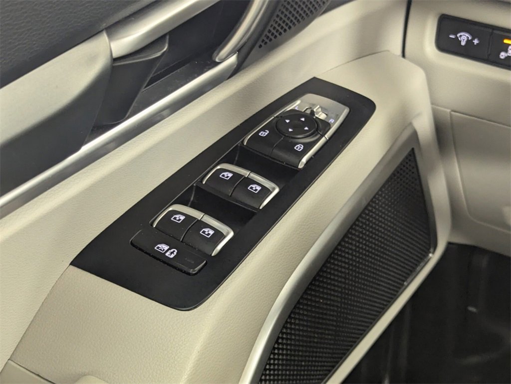 Used 2022 Kia Telluride S image 16