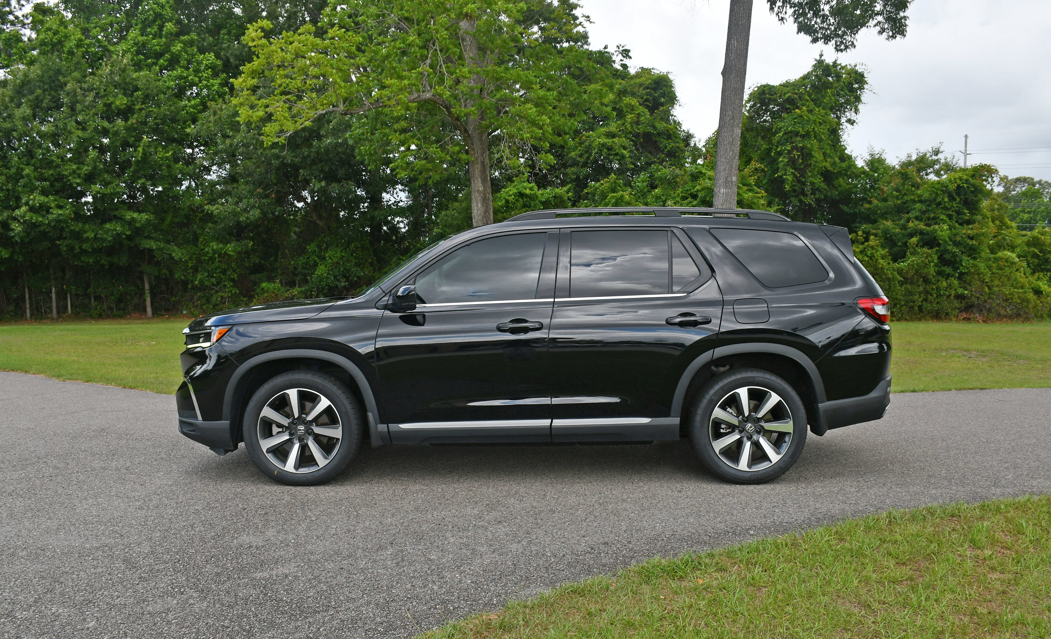 Used 2023 Honda Pilot Elite image 2