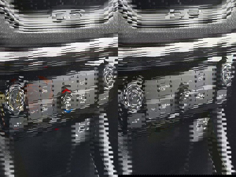 New 2026 Jeep Compass Latitude image 19