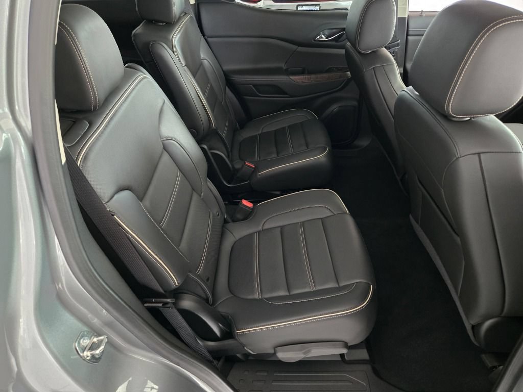 Certified 2023 GMC Acadia Denali w/ Denali Ultimate Package AWD/4WD image 10