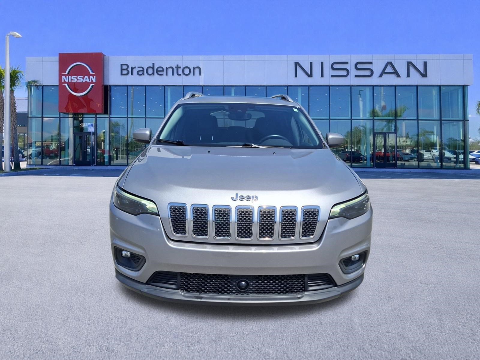 Used 2021 Jeep Cherokee Latitude Plus w/ Sun & Sound Group FWD image 2