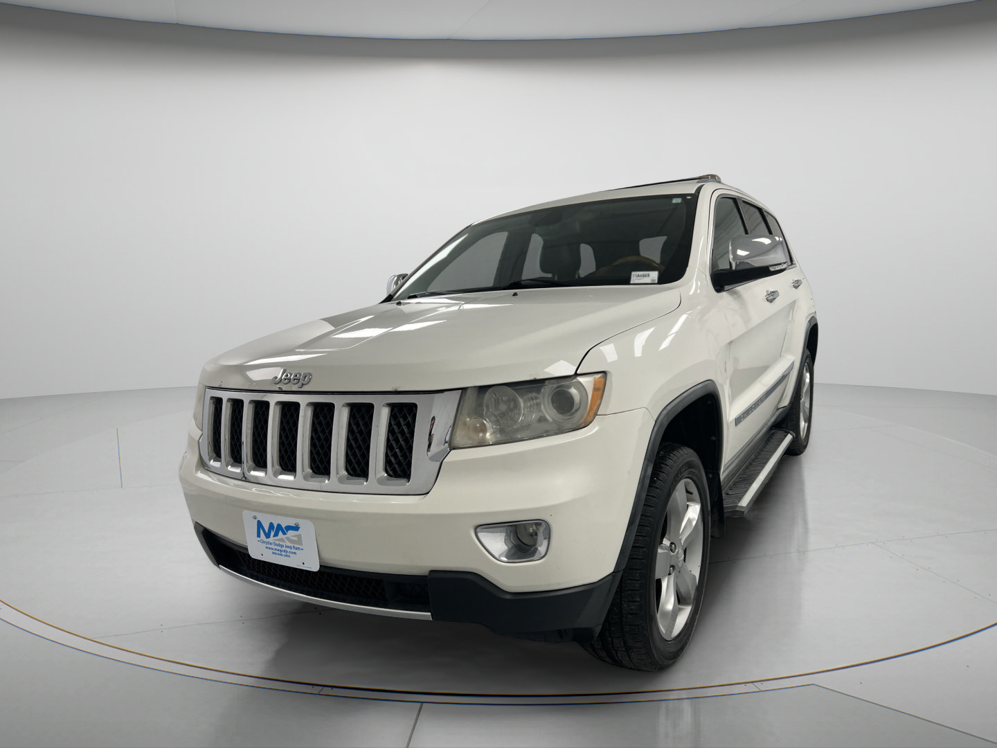 Used 2011 Jeep Grand Cherokee Overland AWD/4WD image 4