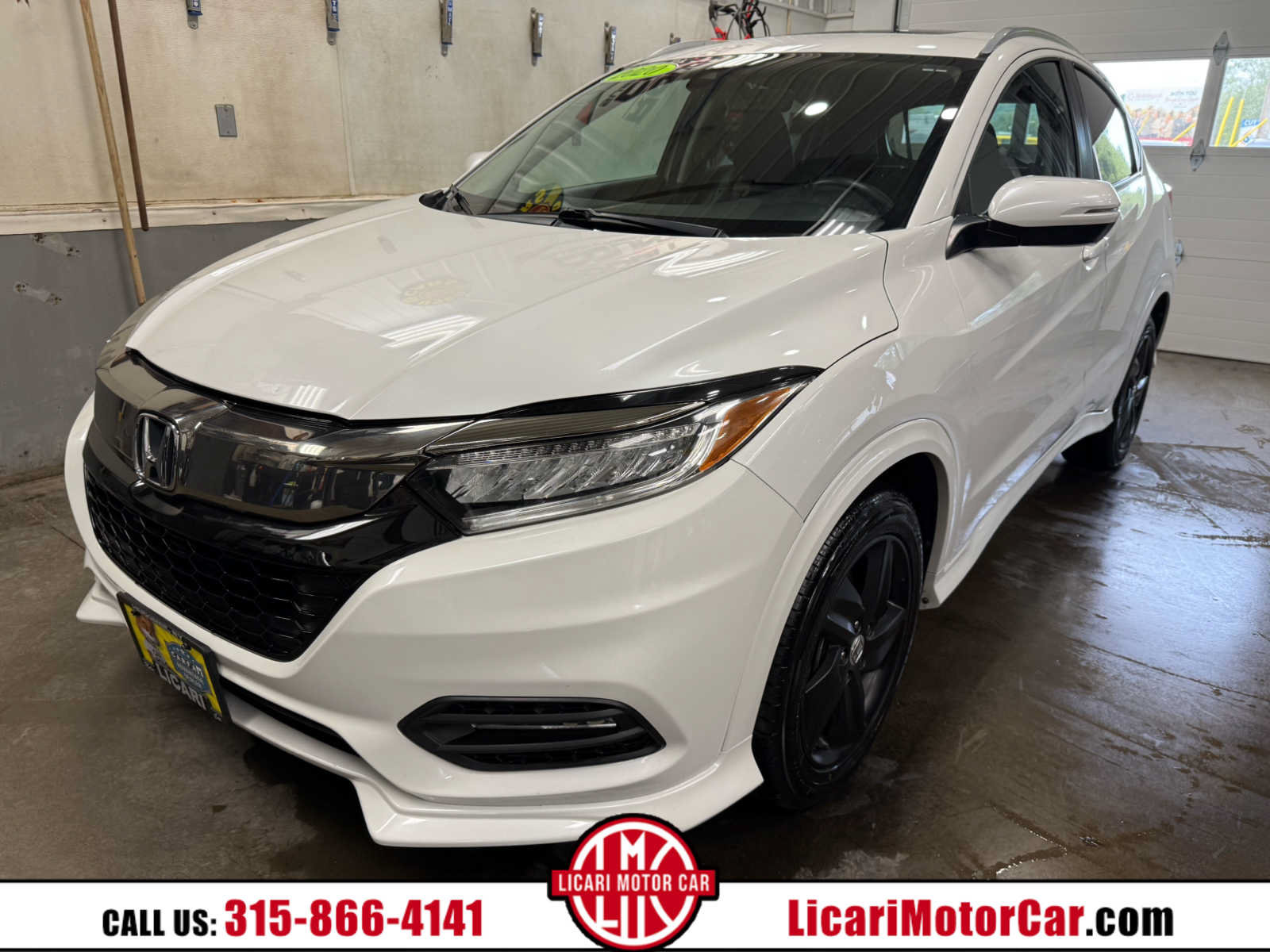 Used 2020 Honda HR-V Touring image 1
