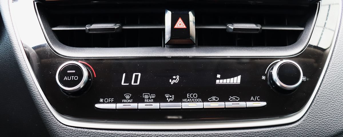 Used 2021 Toyota Corolla LE FWD image 45