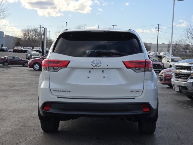 Used 2018 Toyota Highlander SE image 12