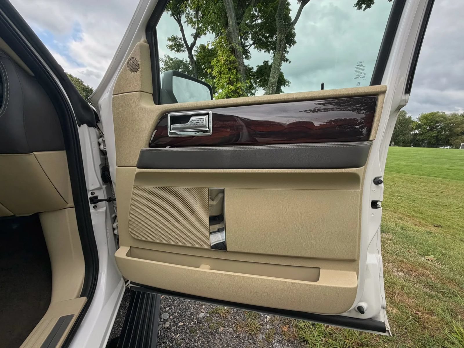 Used 2015 Lincoln Navigator L 4WD w/ Equipment Group 101A Reserve image 43