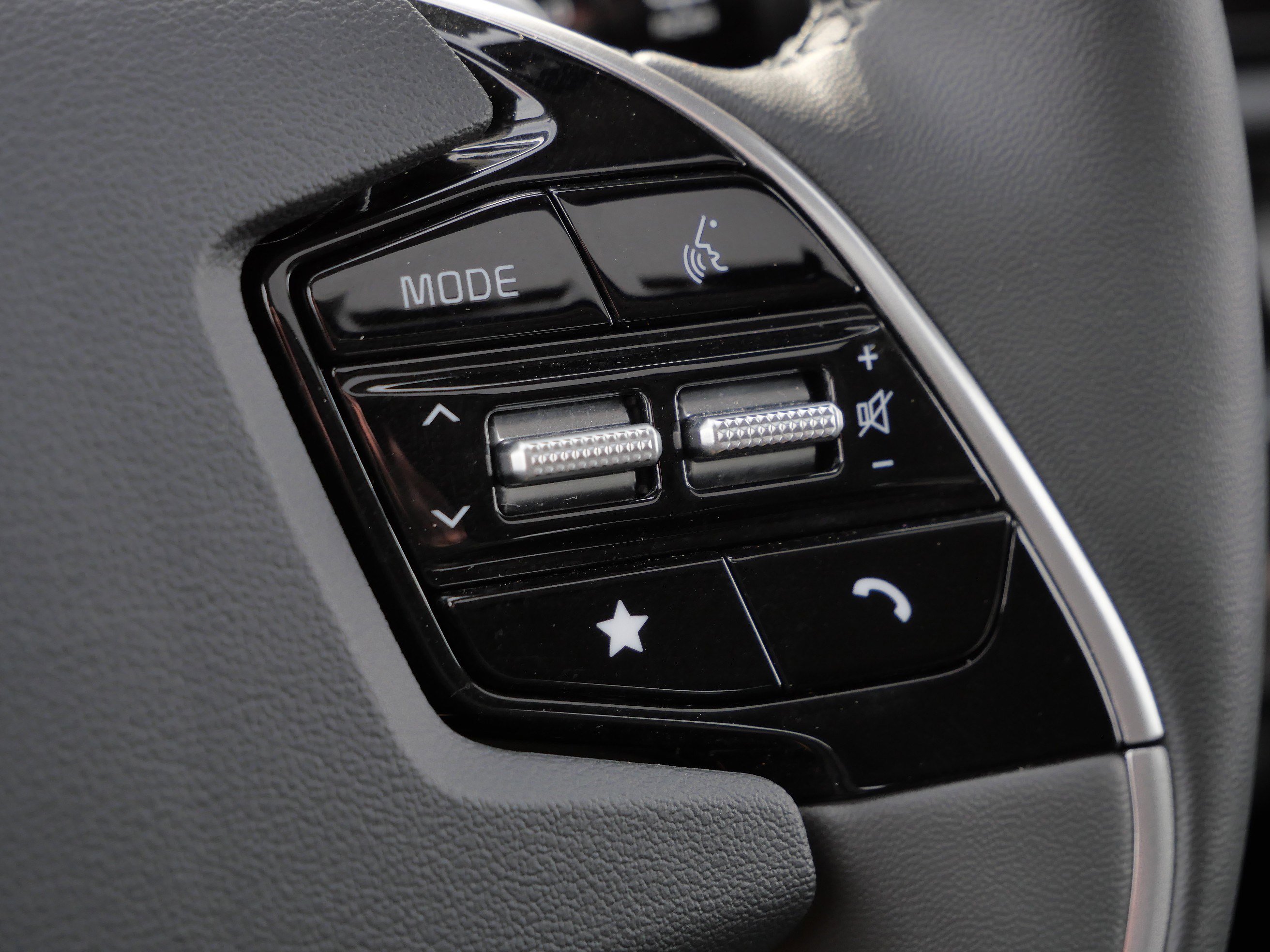 Used 2025 Kia Niro SX image 30