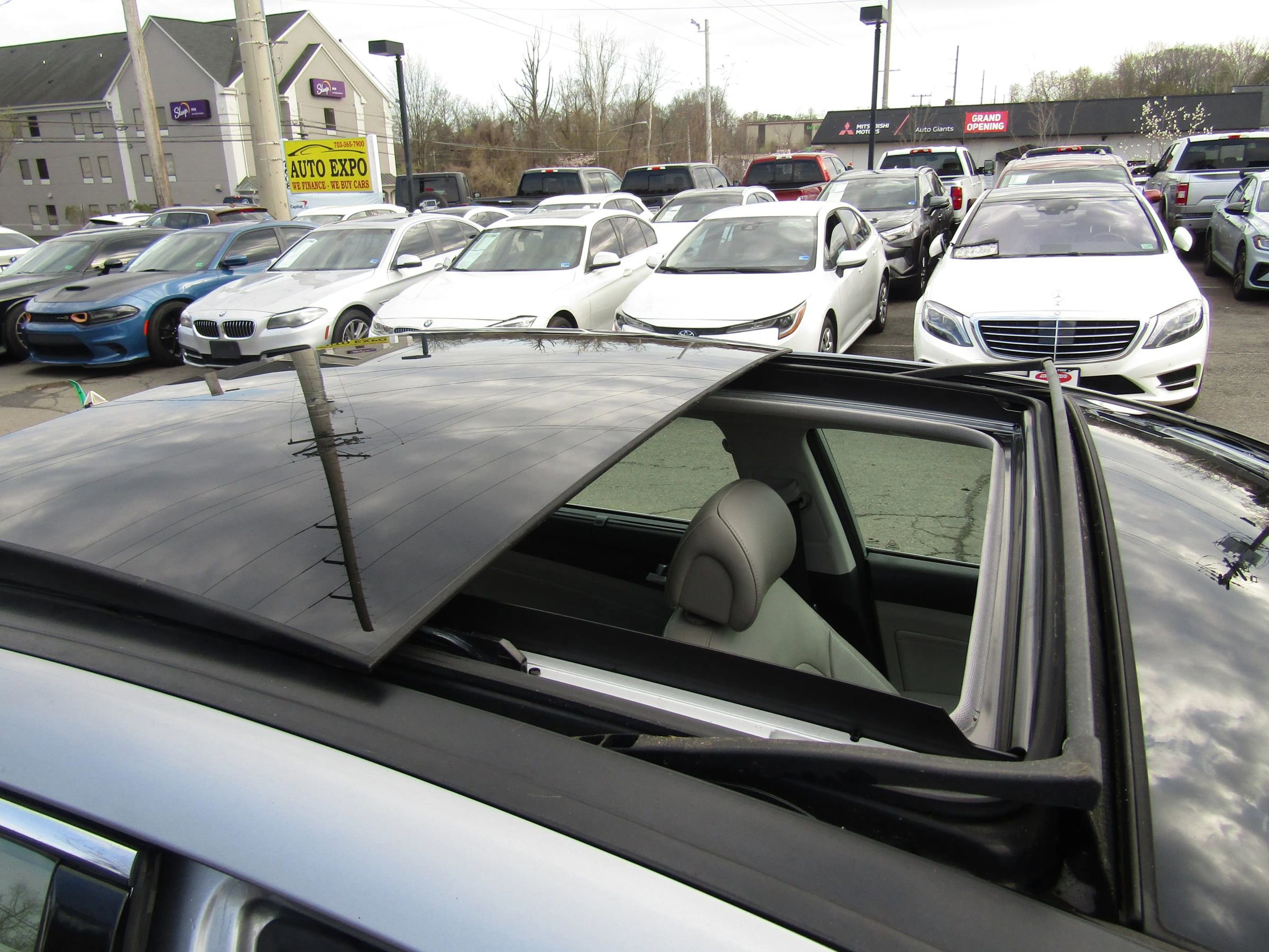 Used 2015 Hyundai Sonata Limited w/ Option Group 06 FWD image 10