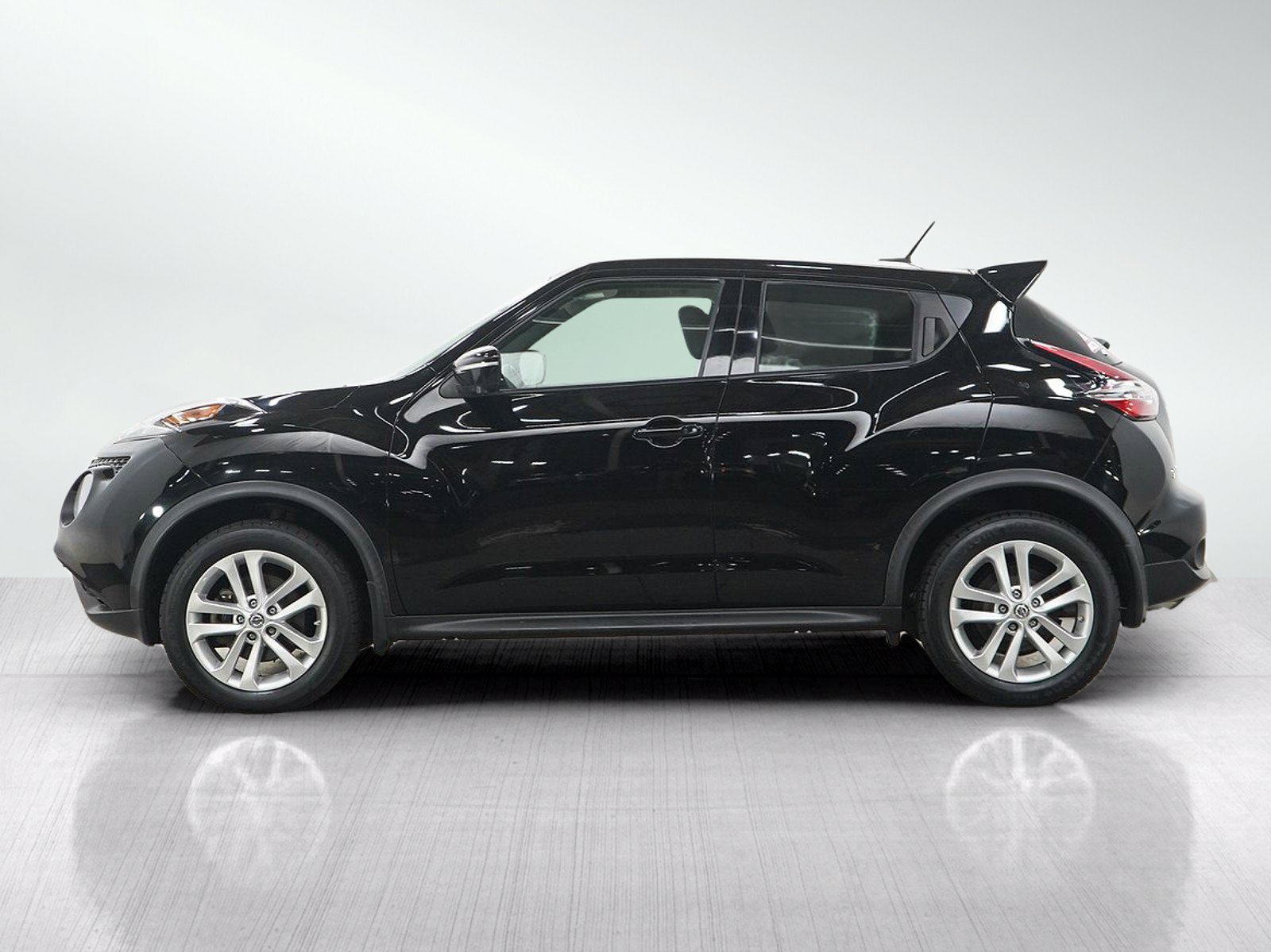 Used 2015 Nissan Juke SL FWD image 2