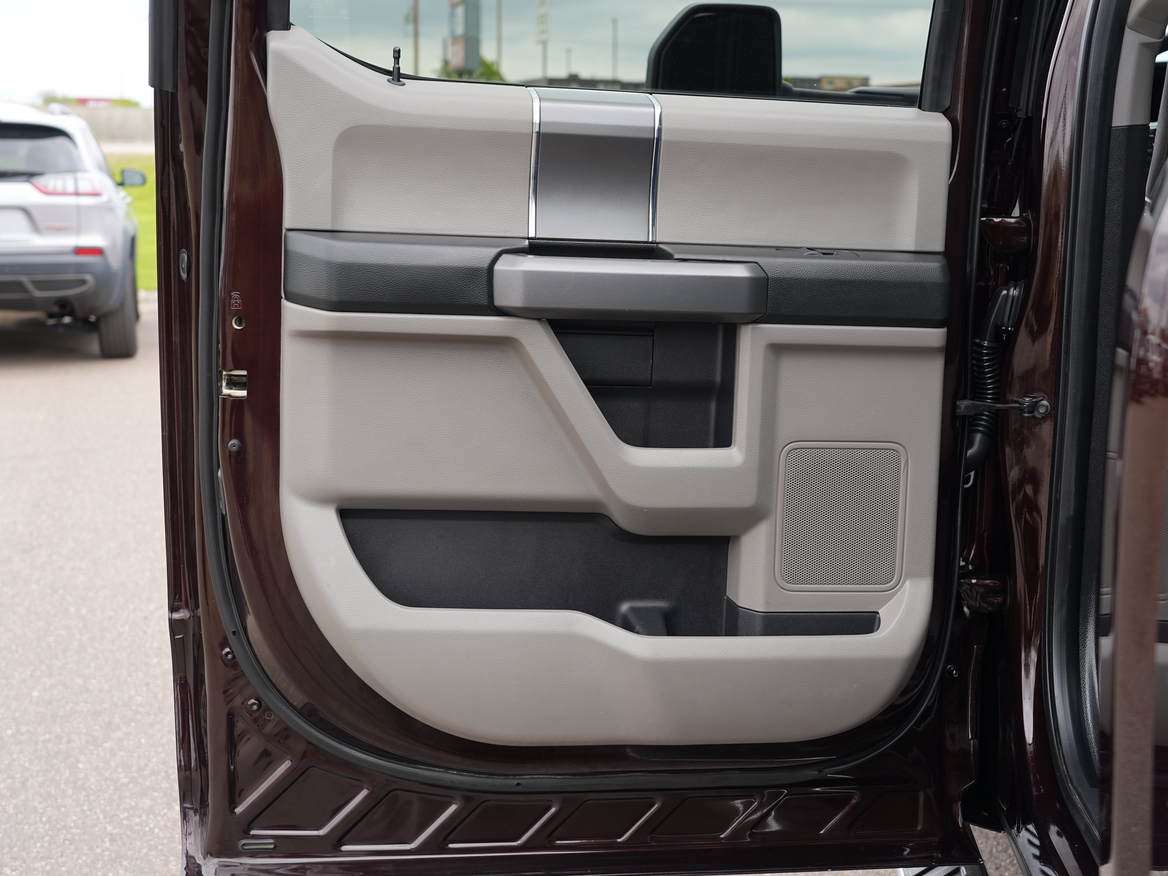 Used 2018 Ford F150 XLT w/ Equipment Group 302A Luxury AWD/4WD image 19