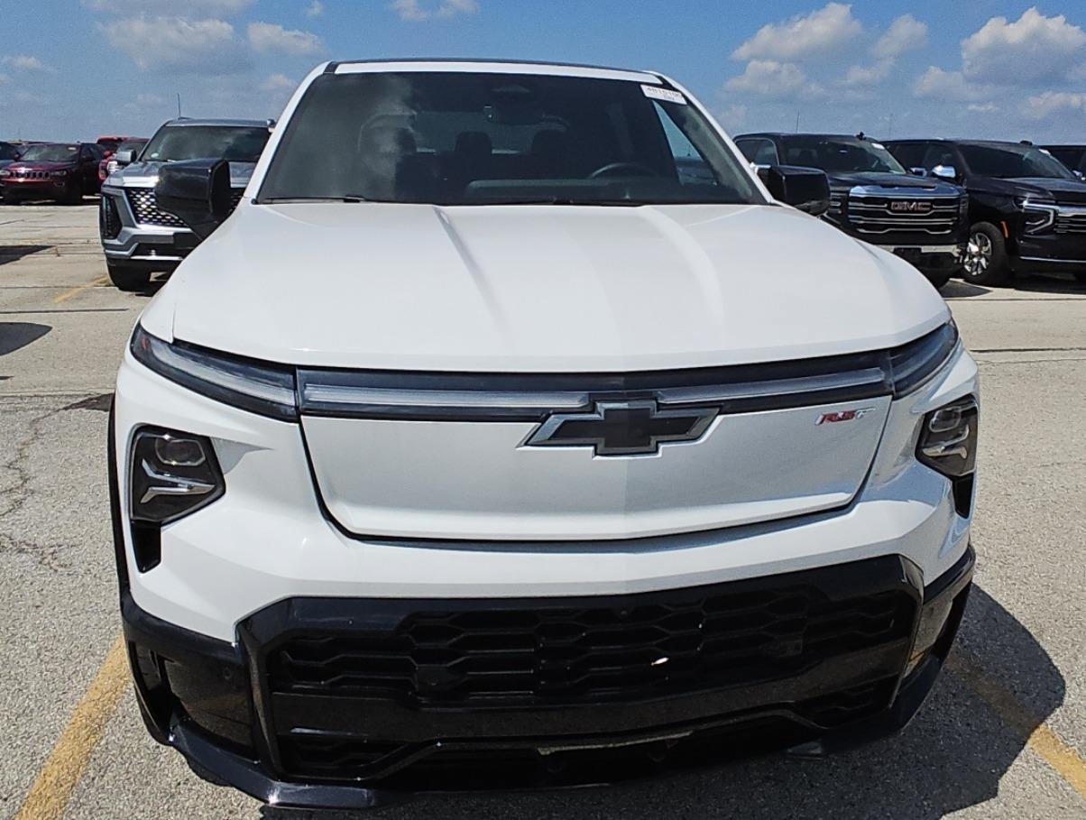 Used 2024 Chevrolet Silverado EV RST AWD/4WD image 15