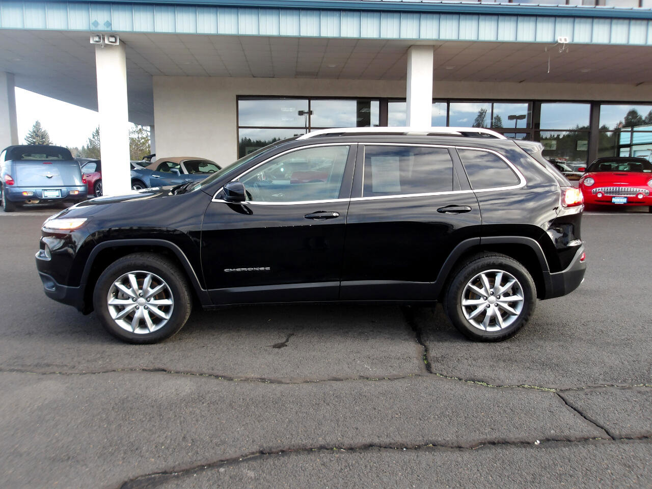 Used 2018 Jeep Cherokee Limited w/ Trailer Tow Group image 2