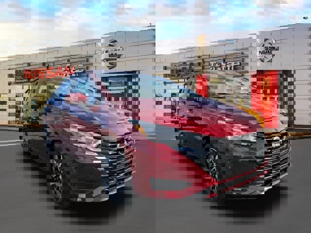 New 2025 Nissan Versa SV w/ Trunk Package